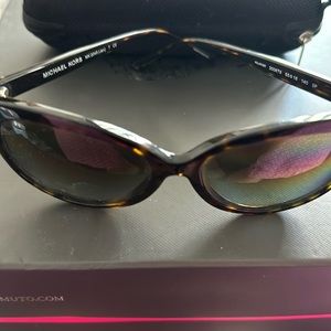 Ladies sunglasses worn a few times